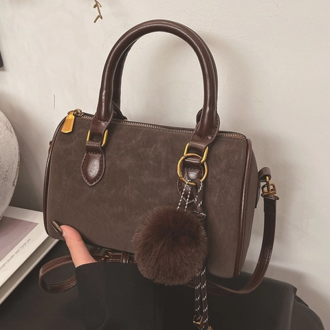Borsa Boston Retro Per Donna In Pelle Scamosciata Smerigliata PU Borsa A Mano Casual Tracolla Con Ciondolo A Sfera Di Peluche