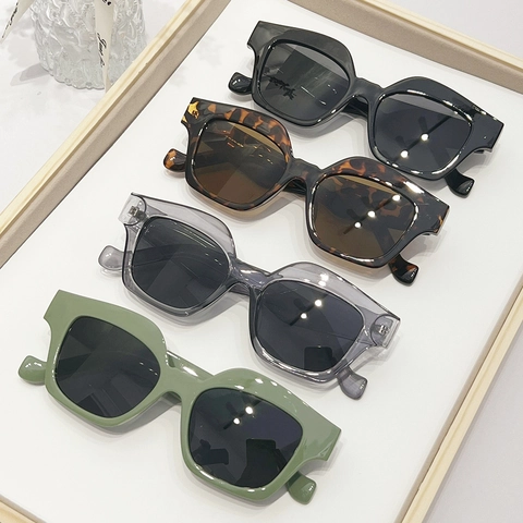 Fashion Square Sunglasses Retro Thick PC Frame UV400 Protection Geometric Stylish Eyewear For Men Women