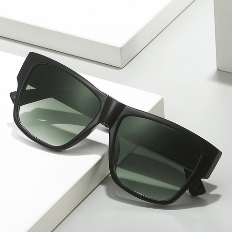 Oversized Square Sunglasses UV400 Protection PC Frame Metal Temple Fashion Retro Eyewear For Women And Men