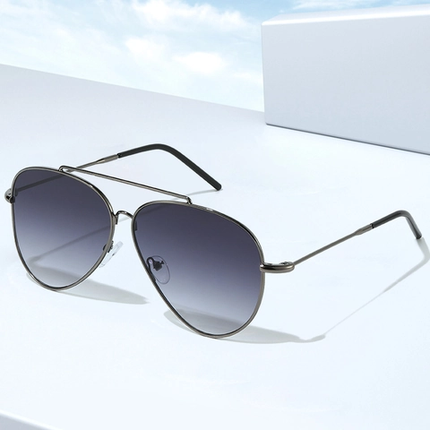 Klassieke Aviator Zonnebril Roestvrijstalen Frame UV400 Bescherming Dubbele Brug Lichtgewicht Voor Dames Heren