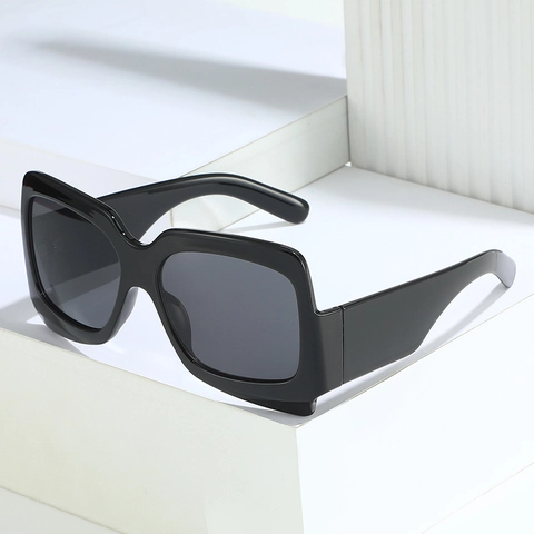 Fashion Oversized Square Sunglasses Polycarbonate Frame UV400 Protection Vintage Retro Eyewear Women Men Outdoor Beach Travel