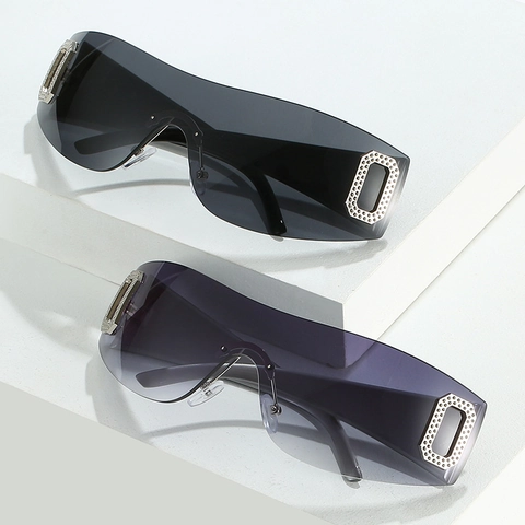 Lunettes de Soleil Enveloppantes Monopièce Mode Y2K pour Femmes Hommes Lunettes de Soleil Shield Oversized UV400 Monture en PC Verres Dégradés Décor en Métal Strass