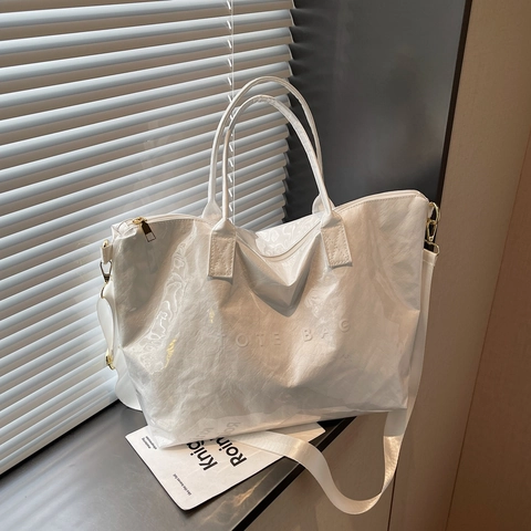 Sac Fourre-Tout En PVC Froissé Brillant Grande Capacité Imprimé Lettres Sac À Main Avec Sangle Réglable Pour Femmes
