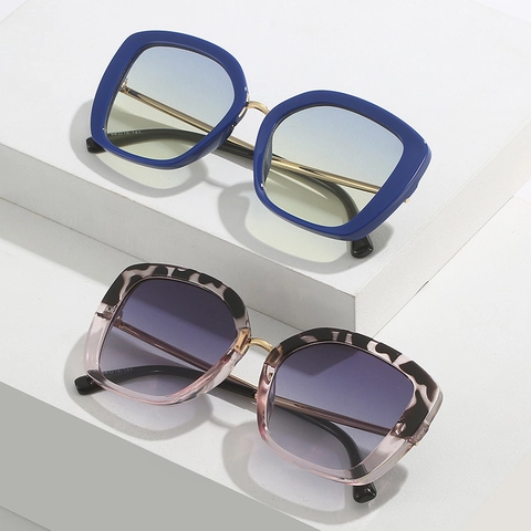 Oversized Square Sunglasses UV400 Protection PC Metal Frame Gradient Lens Fashion Eyewear For Women And Men