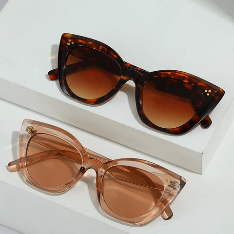Occhiali Da Sole Occhio Di Gatto Vintage Protezione UV400 Decorazione Borchie Retro Montatura PC Moda Per Donne Uomini