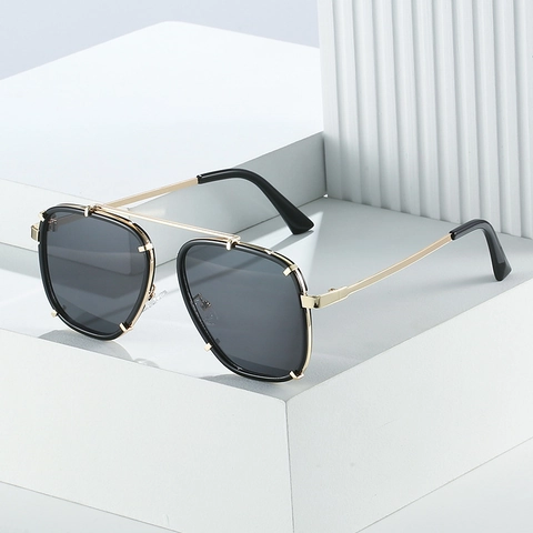 Square Sunglasses With Metal And Plastic Frame UV400 Protection Retro Punk Style For Men And Women Outdoor Travel