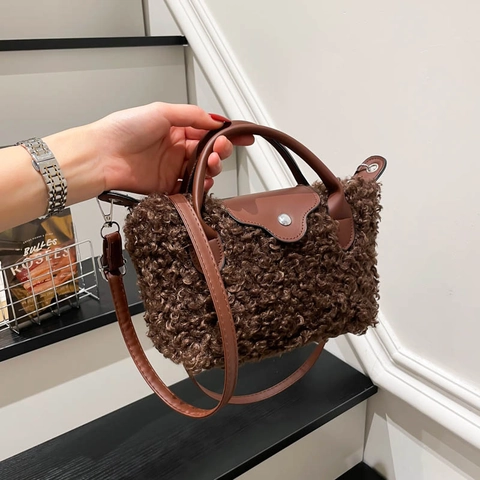 Mini Sac À Main En Peluche Style Laine D'Agneau Petit Sac Bandoulière Carré Avec Rabat En Cuir PU Et Sangle Réglable