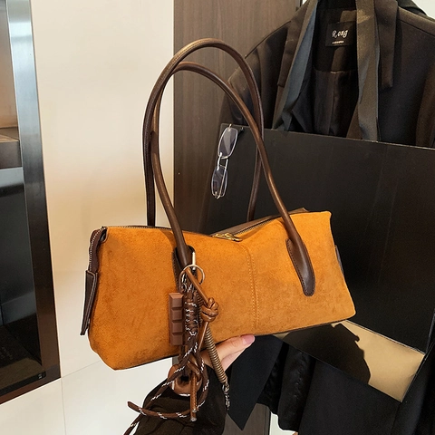Bolso Boston Retro Para Mujer Gran Capacidad Bolso De Hombro De Axila PU Textura De Gamuza Vintage Con Colgantes Creativos