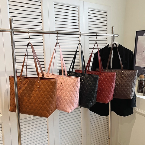Gesteppte Tragetasche PU Leder Große Kapazität Goldene Nieten Reißverschluss Elegante Pendler Schulter Handtasche Für Damen
