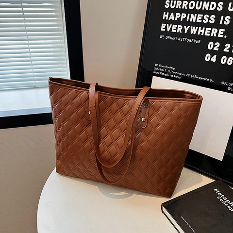 Gesteppte Tragetasche PU Leder Große Kapazität Goldene Nieten Reißverschluss Elegante Pendler Schulter Handtasche Für Damen