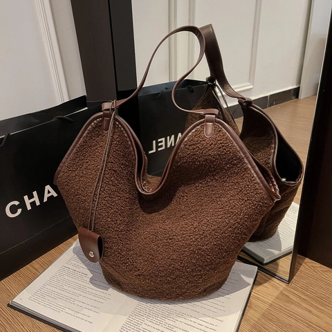 Plush Lamb Wool Tote Bag And PU Leather Pouch Large Capacity Retro Commuter Shoulder Handbag For Women Solid Color