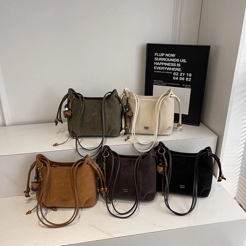 Vintage PU Leather Underarm Shoulder Bag For Women Large Capacity Hobo Bag With Flower Pendant Commuter Style