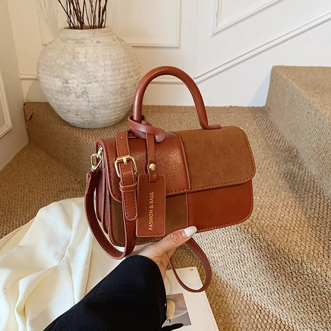Borsa A Mano Quadrata Vintage Da Donna Pelle PU Camoscio Cuciture Spalla Borsa A Tracolla Patta Con Etichetta Decorativa