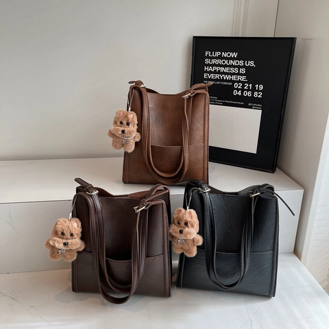 Borsa Tote Vintage In Pelle PU Grande Capacità Borsa A Spalla Minimalista Per Donna Con Ciondolo In Peluche Stile Coreano