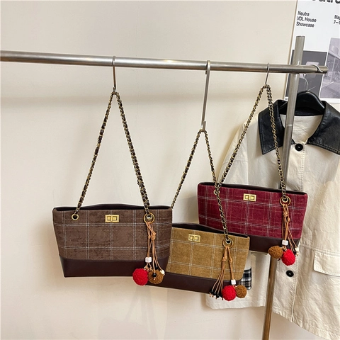 Sac Fourre-tout Patchwork à Carreaux Vintage pour Femmes Suédine Cuir PU Chaîne Bandoulière Avec Pompon Fermoir Tournant