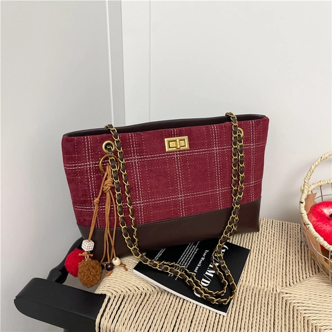 Sac Fourre-tout Patchwork à Carreaux Vintage pour Femmes Suédine Cuir PU Chaîne Bandoulière Avec Pompon Fermoir Tournant