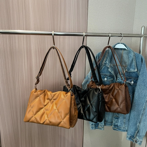 Dames Gewatteerde Ruitvormige Crossbodytas PU Leer Grote Capaciteit Schouder Onderarmtas Met Brede Riem Voor Dagelijks Gebruik