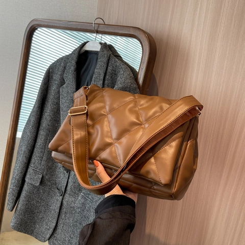 Dames Gewatteerde Ruitvormige Crossbodytas PU Leer Grote Capaciteit Schouder Onderarmtas Met Brede Riem Voor Dagelijks Gebruik