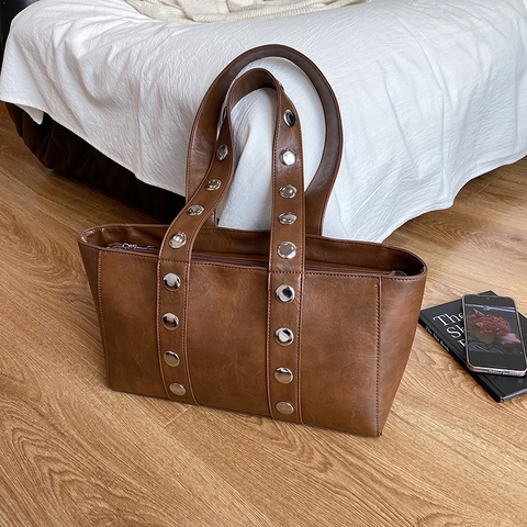 Vintage Large Capacity PU Leather Underarm Shoulder Bag With Silver Rivet Decor For Women Casual Commute Tote Handbag