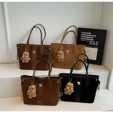 Women Large Capacity Tote Bag Matte PU Leather Shoulder Bag With Detachable Plush Bear Charm Vintage Office Commute
