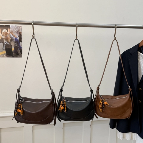 Retro Half Moon Hobo Bag PU Leather Minimalist Shoulder Crossbody Bag With Beaded Pendant For Women