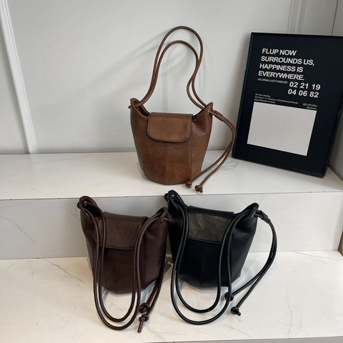 Women PU Leather Bucket Bag Large Capacity Magnetic Closure Retro Solid Color Minimalist Commuter Shoulder Crossbody Bag