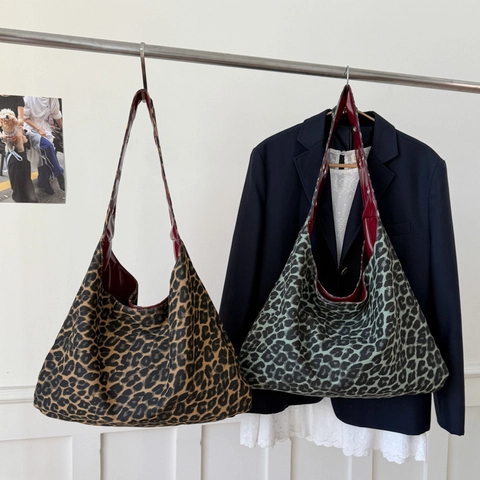 Borsa A Spalla Stampa Leopardata Donna Grande Capacità Tote In Tela Con Occhielli Metallici Fodera Rossa Stile Urbano