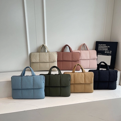 Borsa Per Laptop Trapuntata In Nylon Resistente All'acqua Minimalista Da Donna Per Pendolari