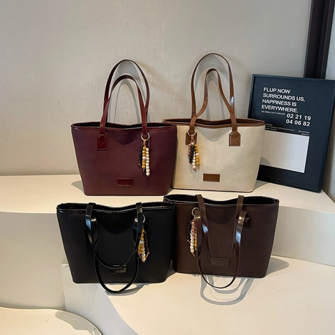 Grand Sac Cabas Vintage Cuir PU Minimaliste Mode Navetteur Épaule Sous Les Aisselles Sac À Main Avec Pendentif En Perles