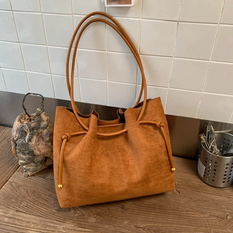 Women Large Capacity Suede Tote Bag Retro Drawstring Shoulder Bag With Gold Bead Minimalist Commuter Solid Handbag