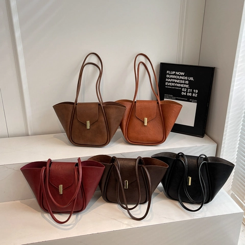 Retro PU Leder Tote Bag Und Pouch Flügelform Große Kapazität Metallschloss Pendler Schulter Handtasche Damen
