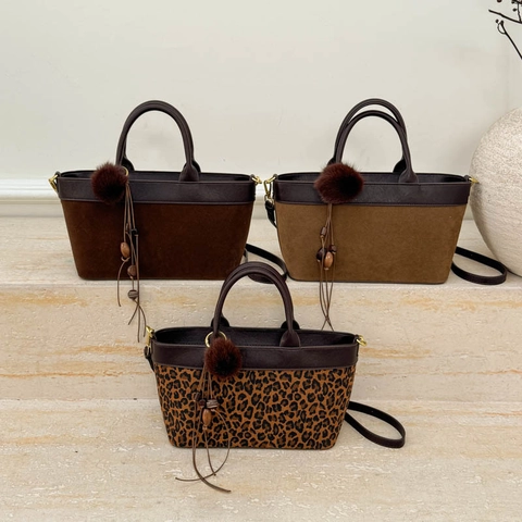 Borsa Tote In Camoscio Con Stampa Leopardata Patchwork Grande Capacità Borsa A Tracolla Con Pompon E Nappa In Legno Donna