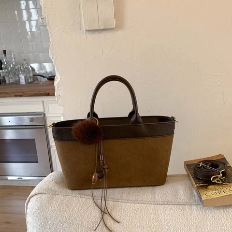 Borsa Tote In Camoscio Con Stampa Leopardata Patchwork Grande Capacità Borsa A Tracolla Con Pompon E Nappa In Legno Donna