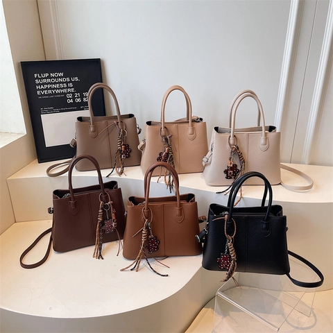 Women Litchi Texture PU Leather Tote Handbag Crossbody Bag With Bear Charm Tassel Large Capacity Commuter Casual Style