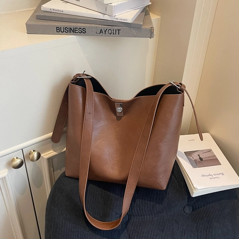 Borsa A Spalla Grande Capacità Pelle PU Tote Secchiello E Pochette Chiusura A Girello Pendolare Retrò Semplice Versatile