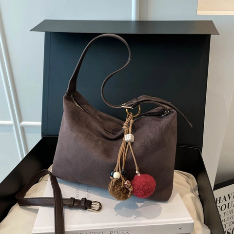 Vintage Hobo Schoudertas Suède Grote Capaciteit Minimalistisch Woon-Werkverkeer Crossbody Met Pluche Bal Hanger Voor Dames