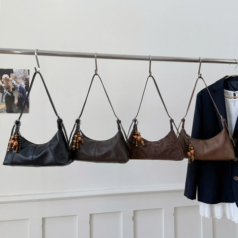 Bolso Hobo Retro Para Mujer Cuero PU Media Luna Bolso De Hombro Con Adorno De Cuentas De Madera Diseño De Nicho Minimalista
