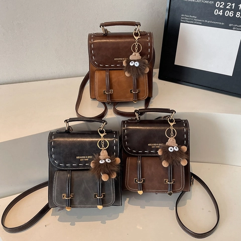 Mini Zaino In Pelle PU Retrò Borsa A Mano Con Cuciture A Contrasto Fibbia Magnetica E Ciondolo Mostro In Peluche