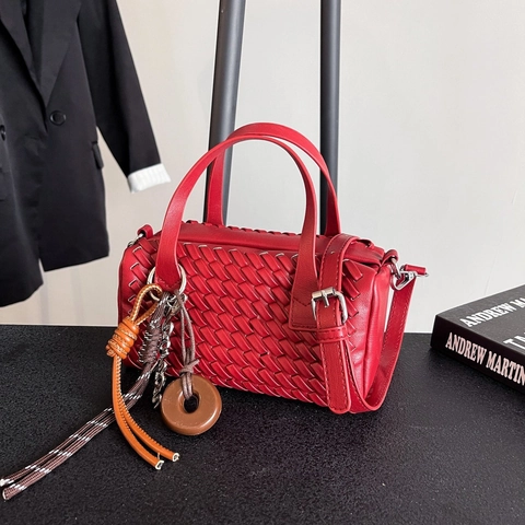 Damen Gewebte Boston Tasche PU Leder Handtasche Retro Street Style Umhängetasche Mit Abnehmbarem Gurt Und Anhänger Quaste
