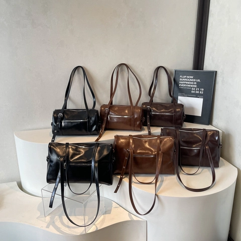 Bolso De Hombro Boston De Cuero PU Brillante Retro Correas Ajustables Herrajes Plateados Bolso De Mano Minimalista Mujeres