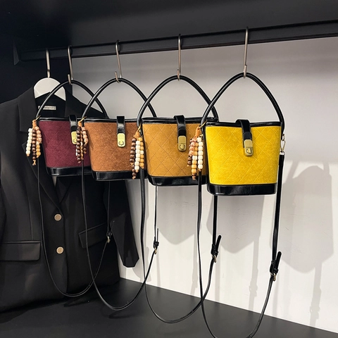 Borsa A Secchiello Retro In Camoscio Trapuntata Donne Cucitura Rombi Pelle PU Borsa A Spalla Tracolla Con Ciondolo