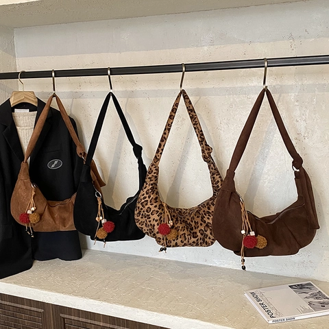 Borsa Hobo In Camoscio Vintage Grande Capacità Stampa Leopardata Borsa A Spalla Con Pompon Retro Donna