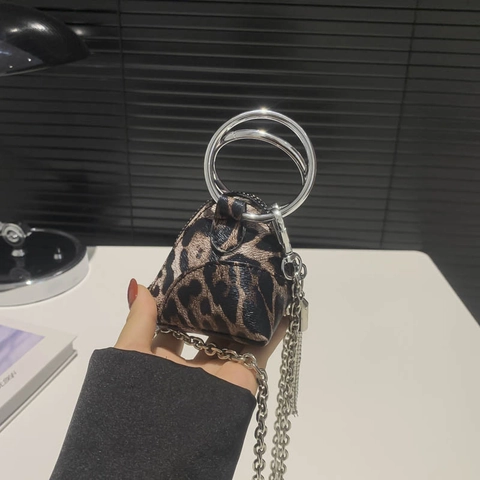 Mini Leopardenmuster Dreieck Tasche PU Leder Mit Metallring Griff Und Kette Quaste Mode Handtasche