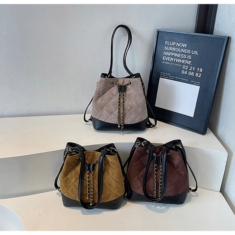 Damen Gesteppte Wildleder PU Leder Eimer Tasche Rucksack Trendiger Kordelzug Messenger Bag Mit Goldener Kette