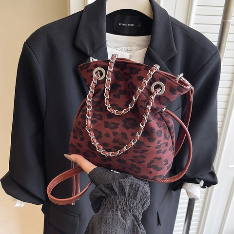Leopardenmuster Eimer Tasche Wildleder Optik PU Kordelzug Silber Kette Schulter Umhängetasche Vintage Mode Damen