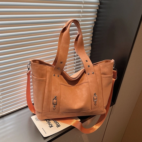 Grote Capaciteit Tote Bag Mat PU Leer Klinknagels Decor Retro Schoudertas Met Verstelbare Riem Voor Dames Dagelijks Woonwerkverkeer