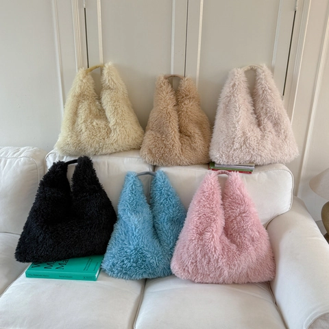 Plüsch Handtasche Kunstfell Umhängetasche Große Kapazität Dreieckige Flauschige Winter Tote Bag Für Damen Warm Weich Stilvoll