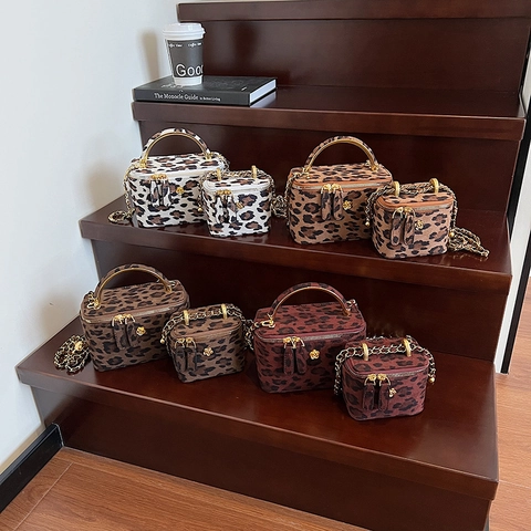 Umhängetasche Leopardenmuster Wildleder Goldkette Griff Schminkkoffer Box Retro Mode Damen