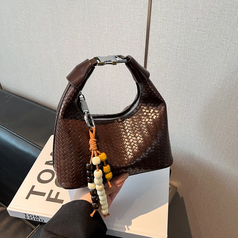 Sac À Main Hobo En Cuir PU Tissé Sac À Épaule Commuter Mode Avec Boucle Métallique Et Gland En Perles De Bois Pour Femmes