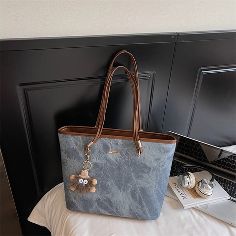 Women Large Capacity Tote Bag PU Leather Marble Texture Shoulder Bag With Plush Monster Charm For Casual Daily Commute